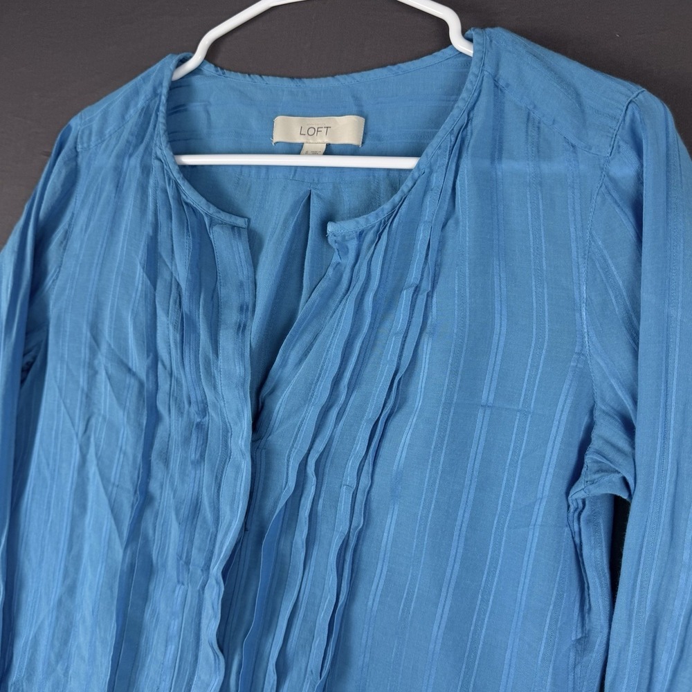 LOFT Blue Striped Pleated Button Blouse S Long Sleeve Round Neck Rayon Cotton